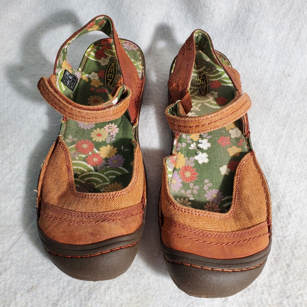 KEEN hiking sandal